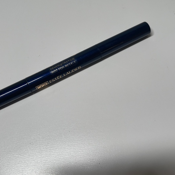 READ Estee Lauder AUTOMATIC Lip Pencil DUO Lipstick Liner in FIG 21 TESTER - Picture 6 of 9